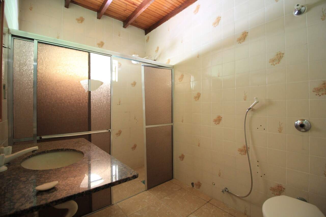 Chácara à venda no bairro Bairro do Pinhal: BANHEIRO