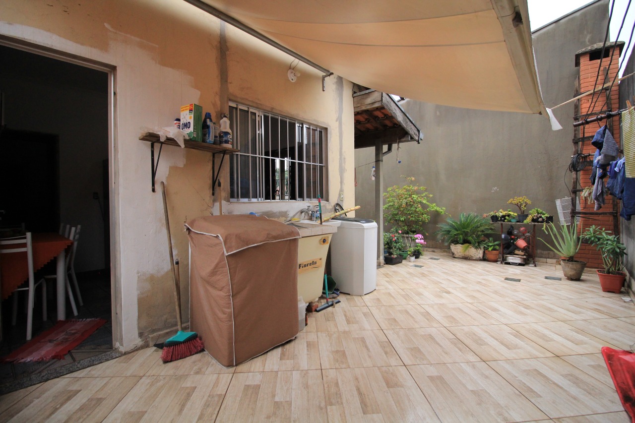 Casa Residencial à venda no bairro Jardim Residencial Roseira: ÁREA DE SERVIÇO / VARANDA E QUINTAL