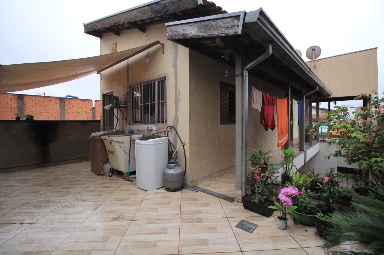 Casa Residencial à venda no bairro Jardim Residencial Roseira: VARANDA E QUINTAL