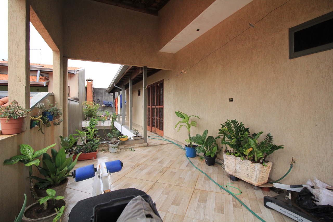 Casa Residencial à venda no bairro Jardim Residencial Roseira: VARANDA