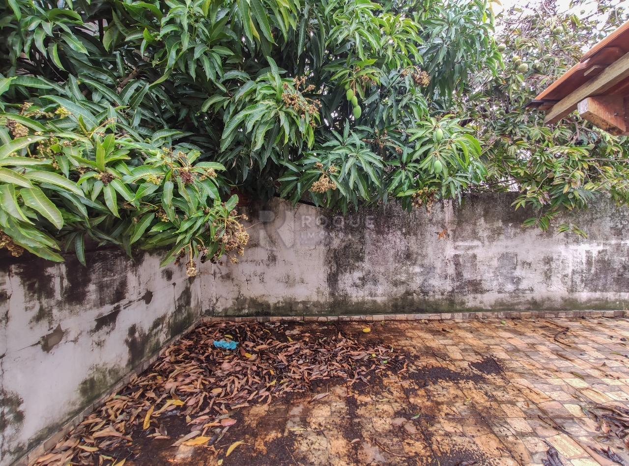 Casa Residencial para aluguel no bairro Parque Nossa Senhora das Dores: Fundo 