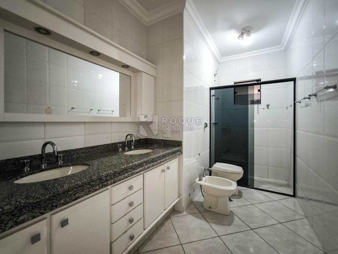 Casa em condomínio à venda no bairro Jardim Residencial Monsenhor Rossi: BANHEIRO SOCIAL