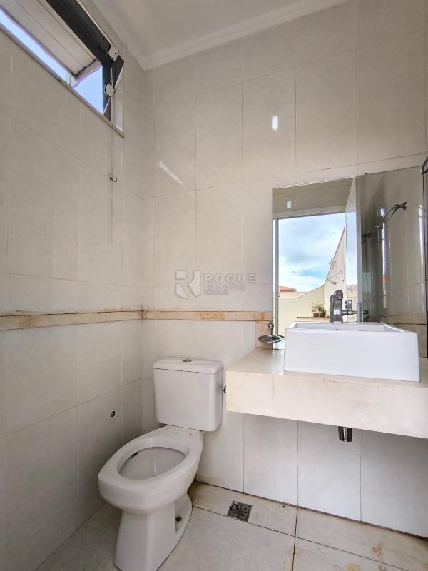 Casa em condomínio à venda no bairro Jardim Residencial Monsenhor Rossi: BANHEIRO EXTERNO