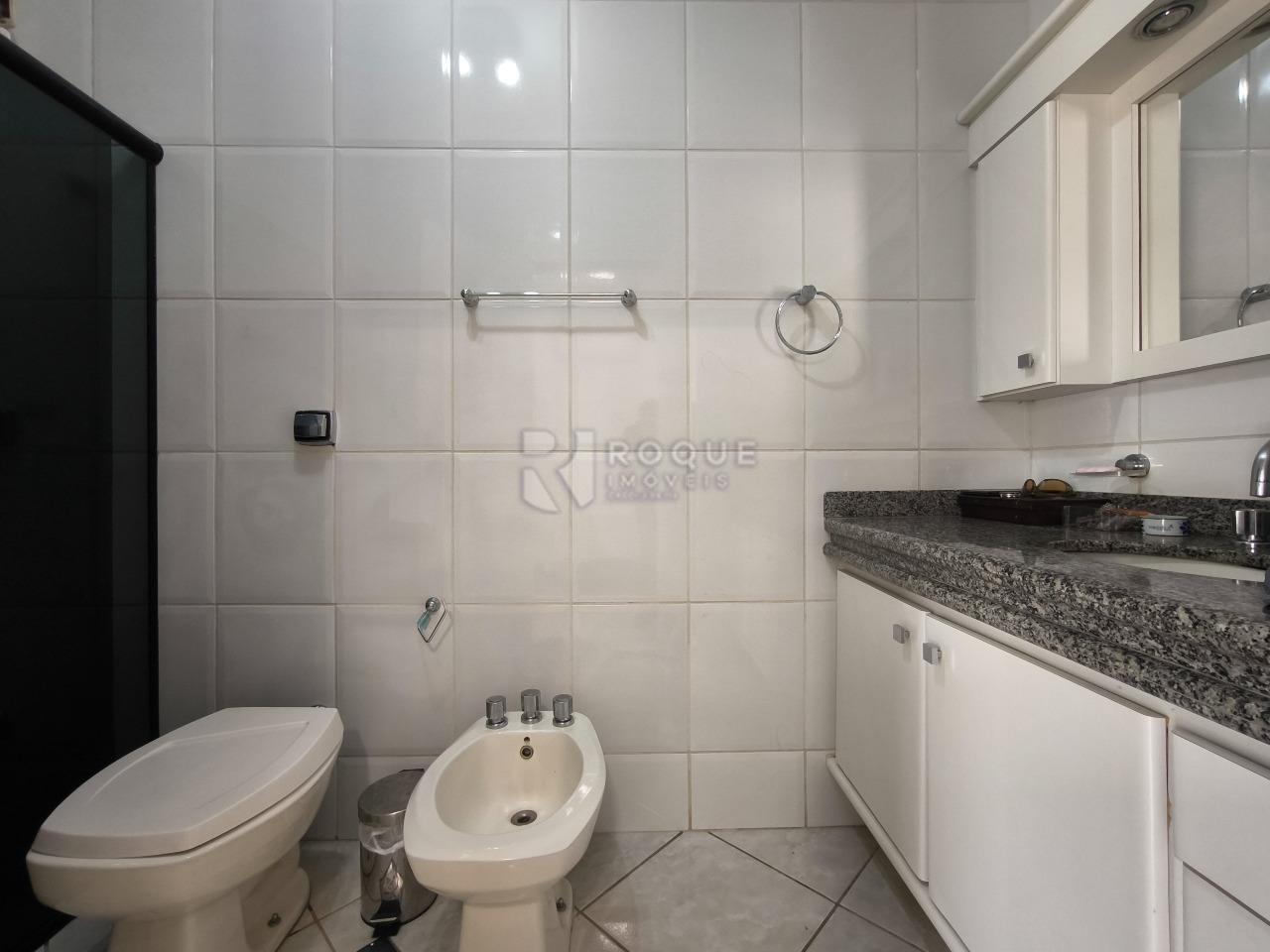 Casa em condomínio à venda no bairro Jardim Residencial Monsenhor Rossi: WC SUÍTE