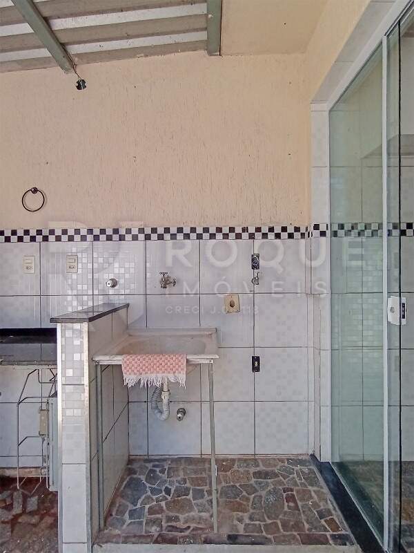 Casa Residencial para aluguel no bairro Parque Residencial Abílio Pedro: Área de serviço