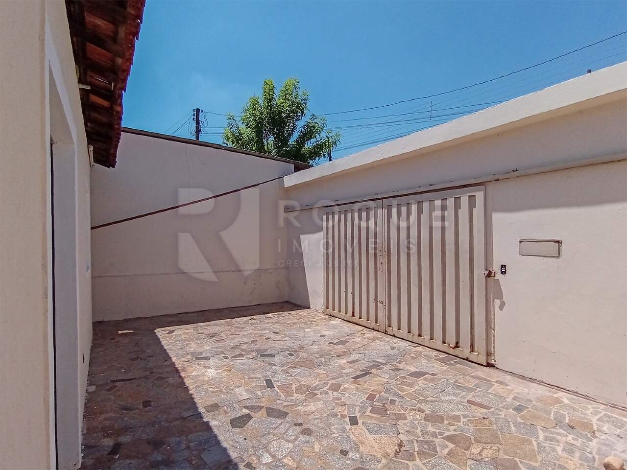 Casa Residencial para aluguel no bairro Parque Residencial Abílio Pedro: Garagem