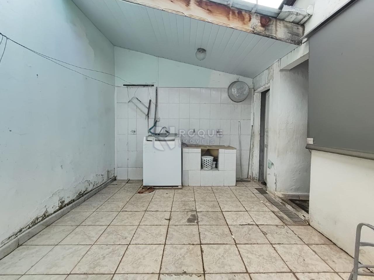 Casa Residencial para aluguel no bairro Parque Hippolyto: LAVANDERIA