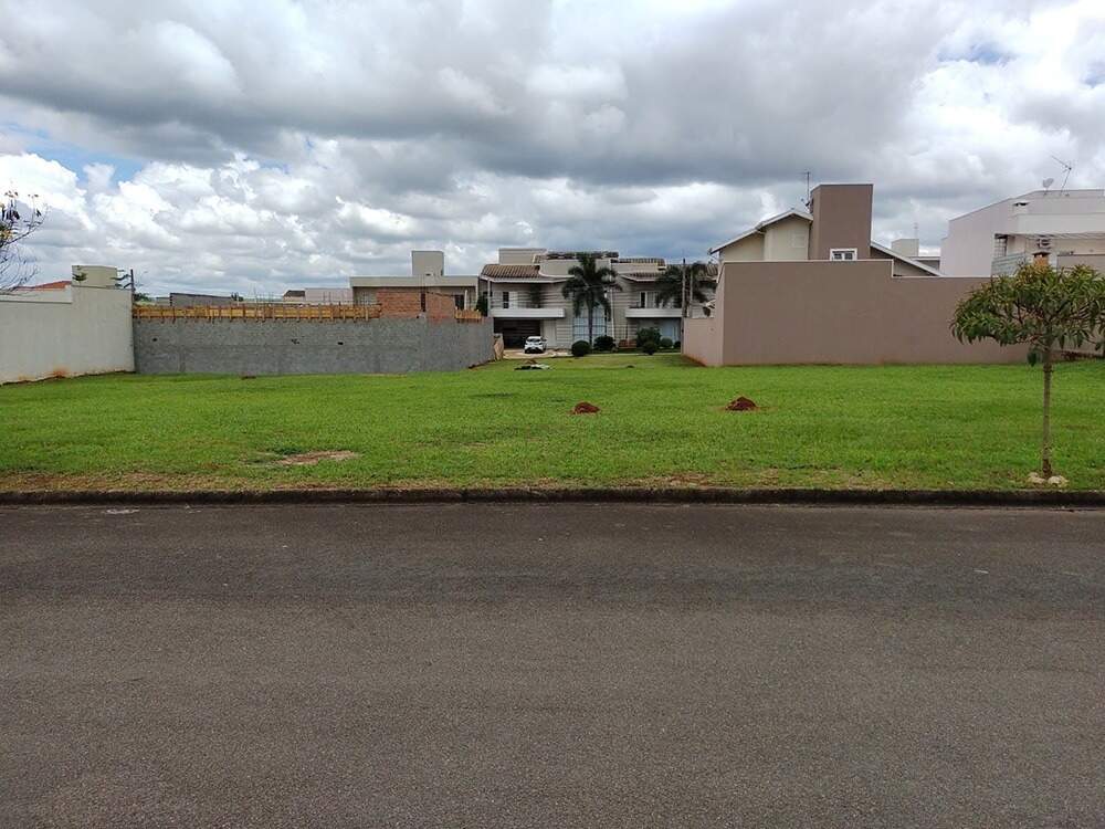 Terreno em condomínio à venda no bairro Parque Residencial Roland: 