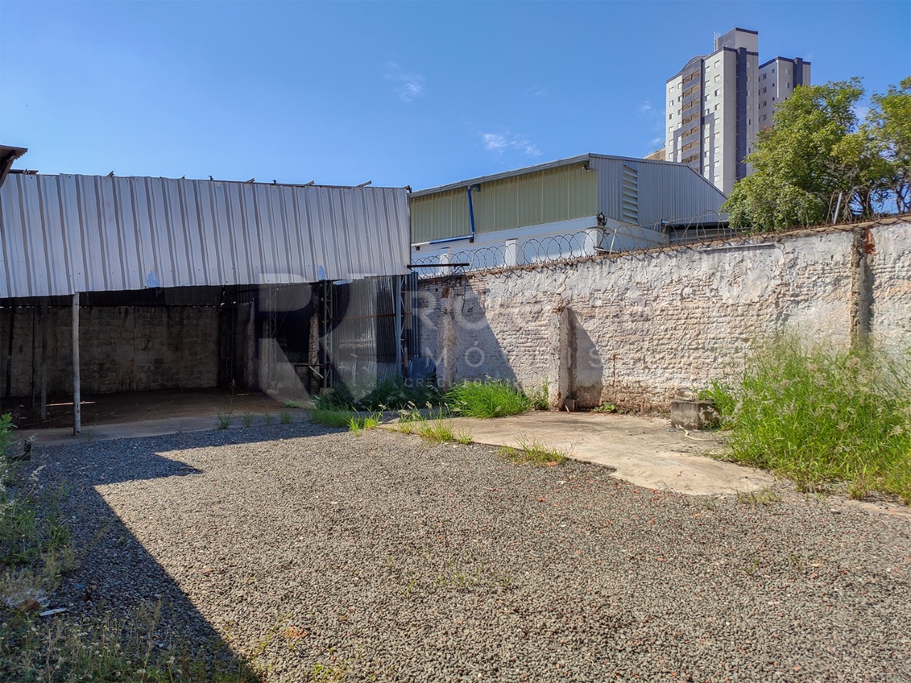 Casa Comercial para aluguel no bairro Centro: Garagem 