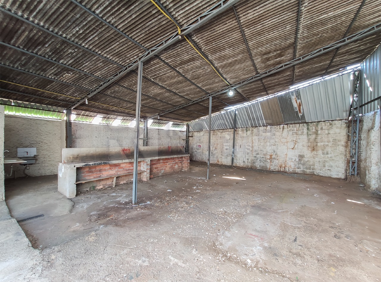 Casa Comercial para aluguel no bairro Centro: Fundo / Garagem