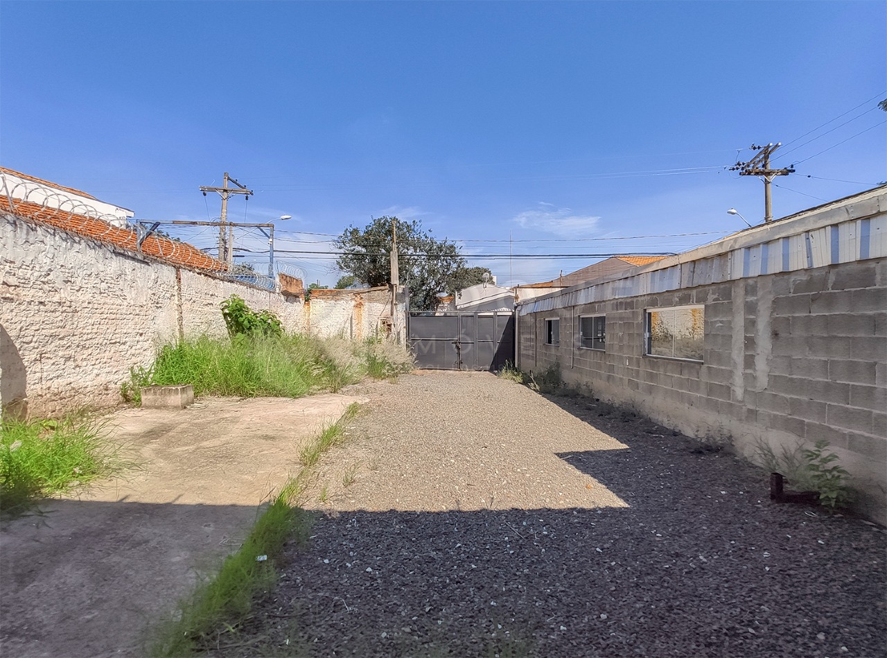 Casa Comercial para aluguel no bairro Centro: Garagem 