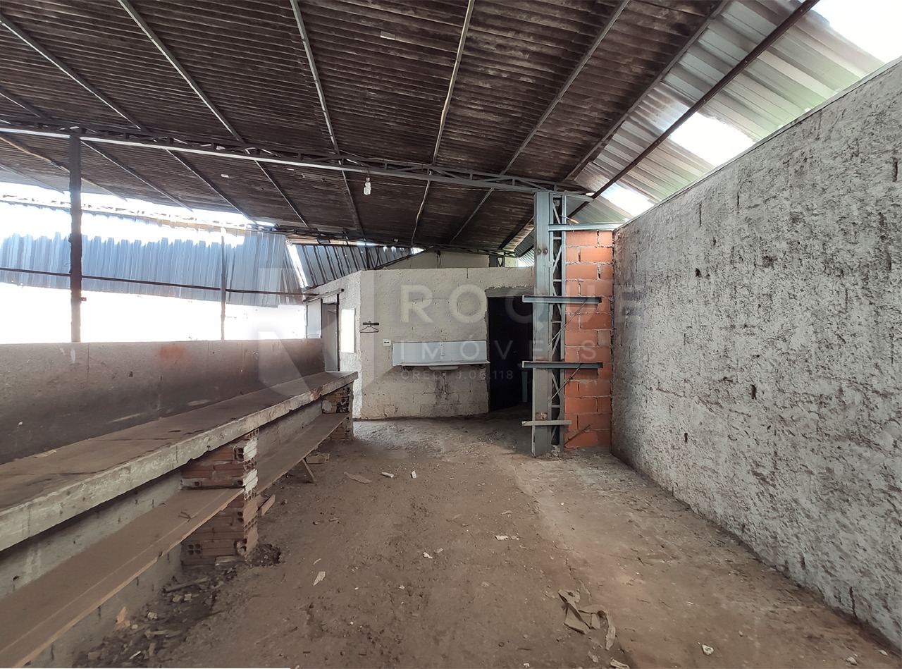 Casa Comercial para aluguel no bairro Centro: Fundo / Garagem