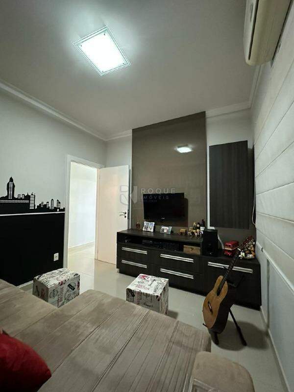 Casa em condomínio à venda no bairro Residencial Jardim dos Ipês: 