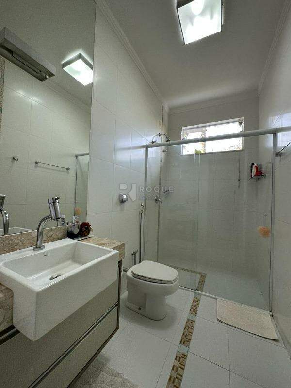 Casa em condomínio à venda no bairro Residencial Jardim dos Ipês: 