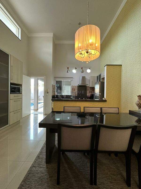 Casa em condomínio à venda no bairro Residencial Jardim dos Ipês: 