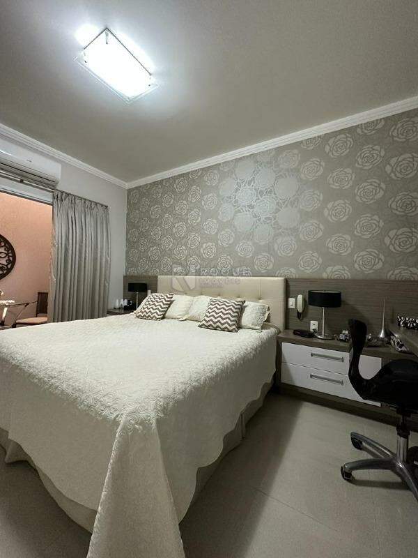 Casa em condomínio à venda no bairro Residencial Jardim dos Ipês: 