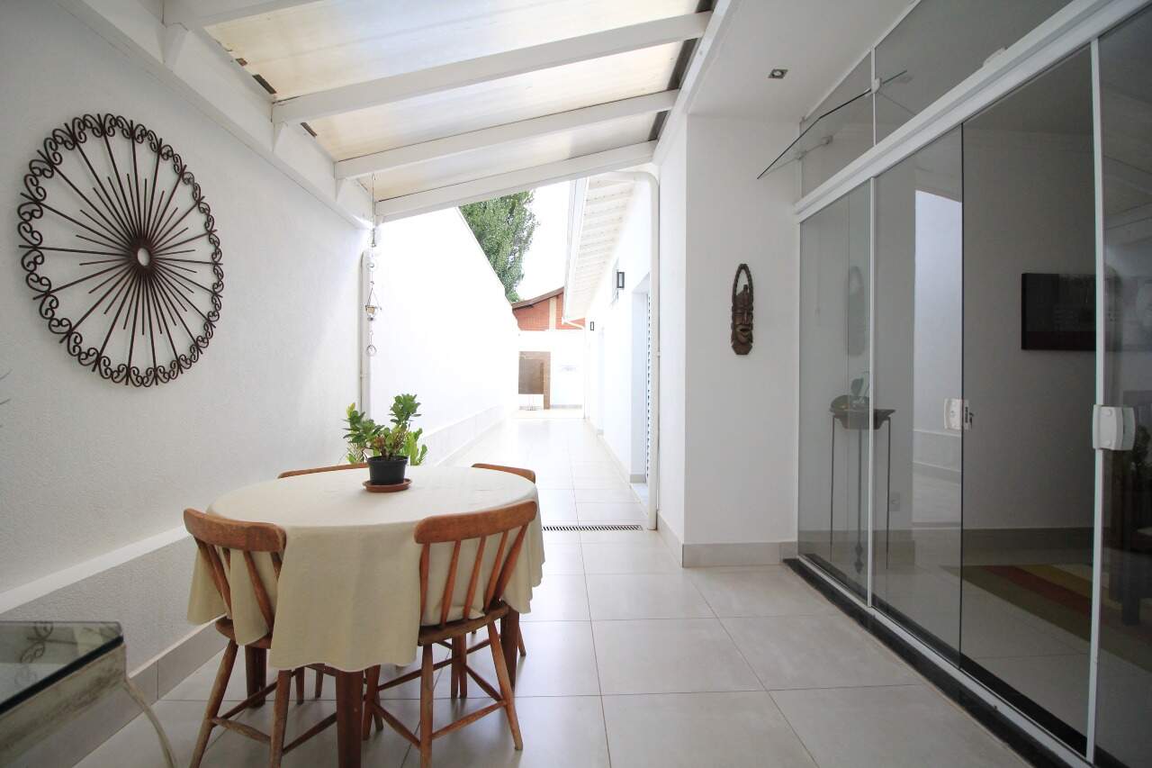 Casa em condomínio à venda no bairro Parque São Bento: ÁREA EXTERNA / CORREDOR LATERAL