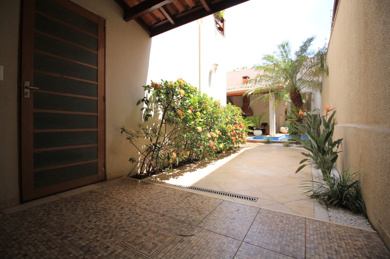 Casa Residencial à venda no bairro Jardim Elisa Fumagalli: ENTRADA LATERAL