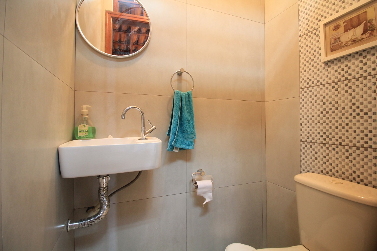 Casa Residencial à venda no bairro Jardim Elisa Fumagalli: BANHEIRO EXTERNO