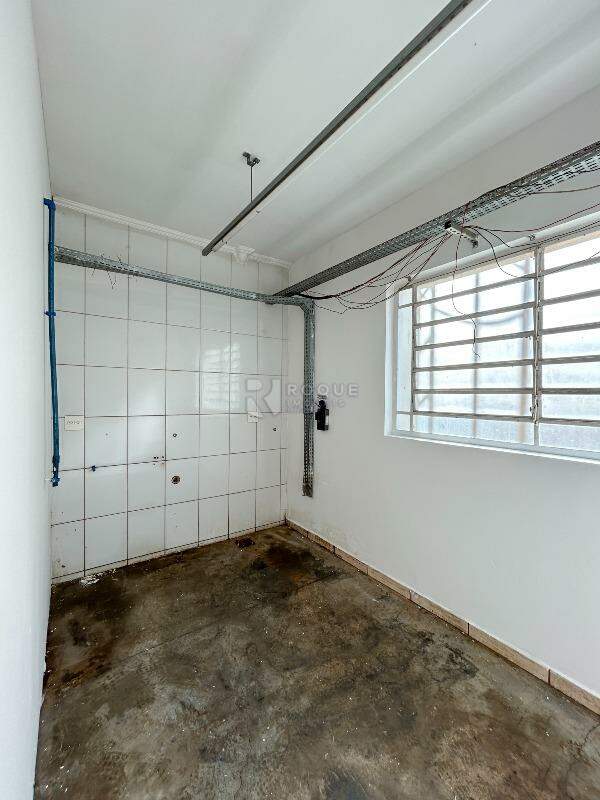 Barracão/Galpão para aluguel no bairro Jardim Nereide: Sala subsolo 