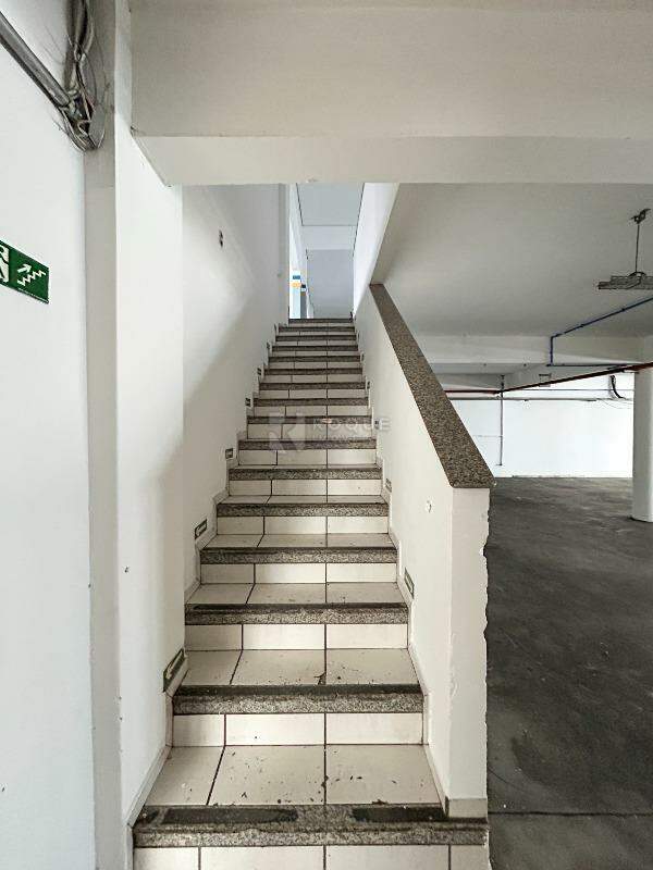 Barracão/Galpão para aluguel no bairro Jardim Nereide: Acesso subsolo 