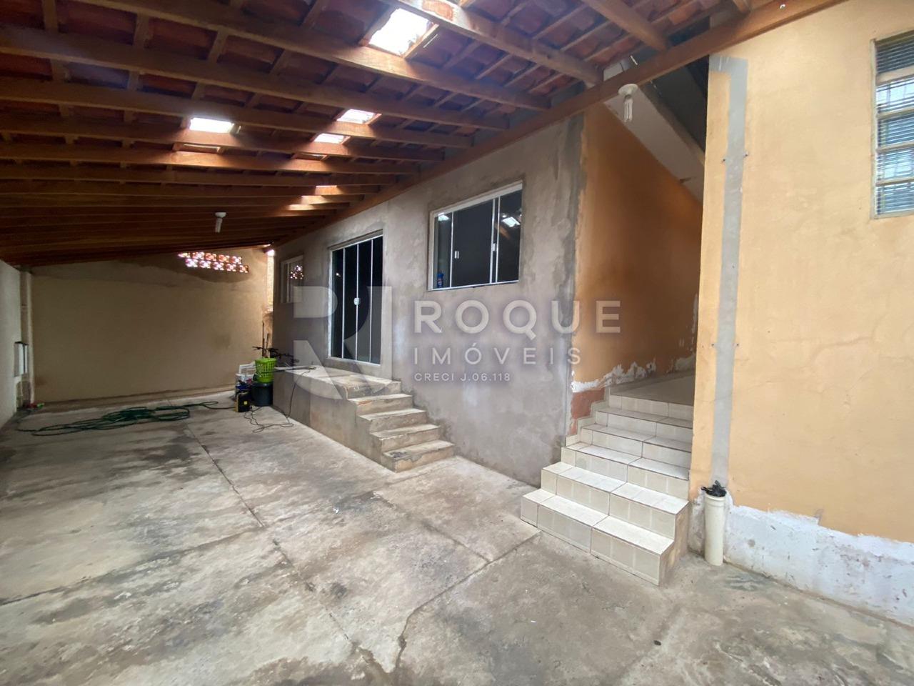 Casa Residencial à venda no bairro Jardim Presidente Dutra: GARAGEM 