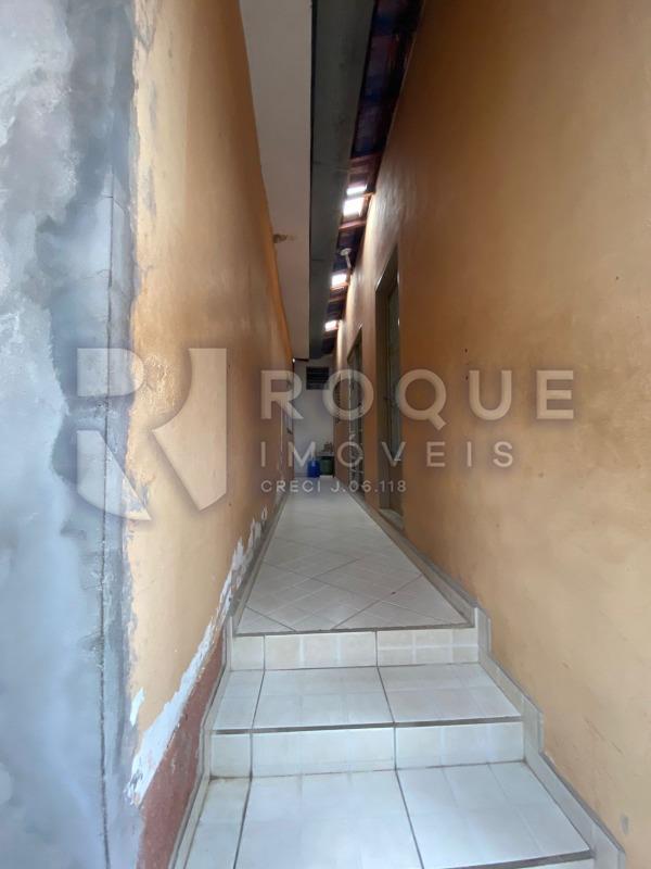 Casa Residencial à venda no bairro Jardim Presidente Dutra: CORREDOR LATERAL 