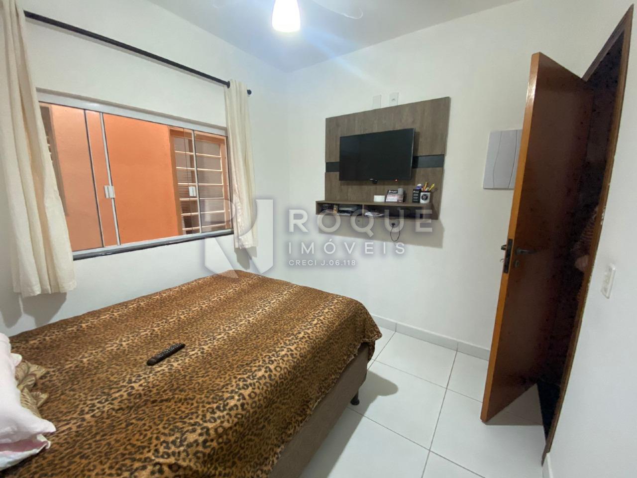 Casa Residencial à venda no bairro Jardim Presidente Dutra: QUARTO 01
