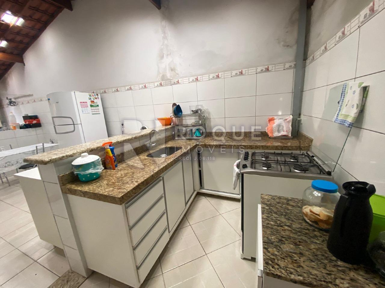 Casa Residencial à venda no bairro Jardim Presidente Dutra: COZINHA 