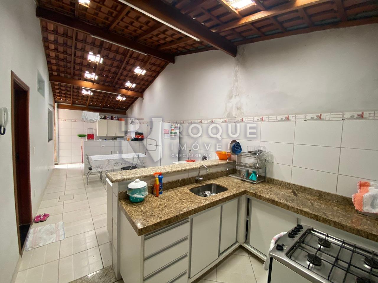 Casa Residencial à venda no bairro Jardim Presidente Dutra: COZINHA