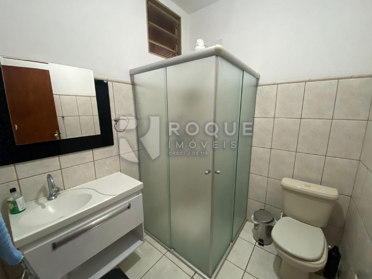 Casa Residencial à venda no bairro Jardim Presidente Dutra: BANHEIRO CASA ANEXA 