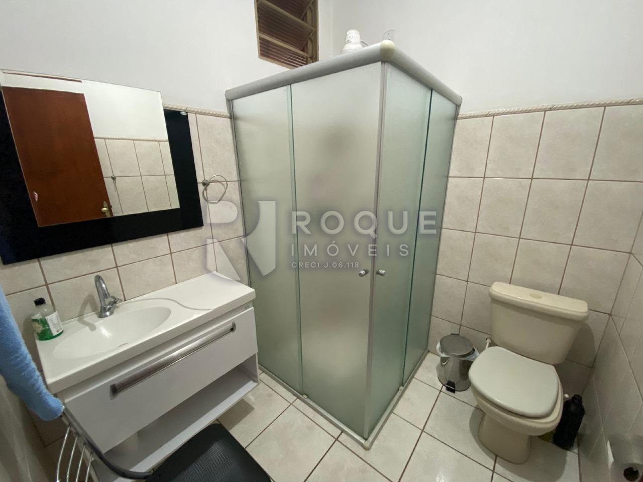 Casa Residencial à venda no bairro Jardim Presidente Dutra: BANHEIRO CASA ANEXA