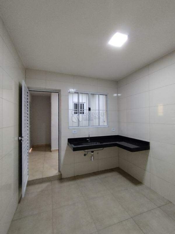 Casa Residencial para aluguel no bairro Conjunto Habitacional Tancredo Neves: Cozinha 