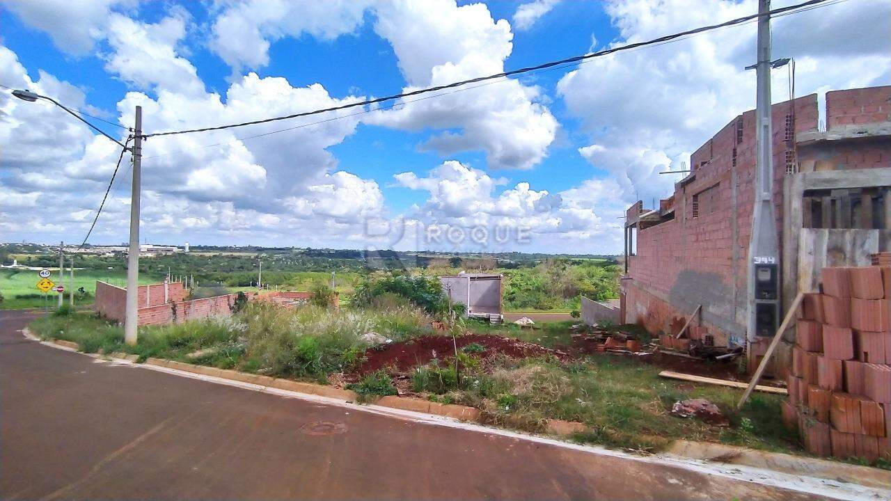 Terreno à venda no bairro Residencial Colinas do Engenho I: 
