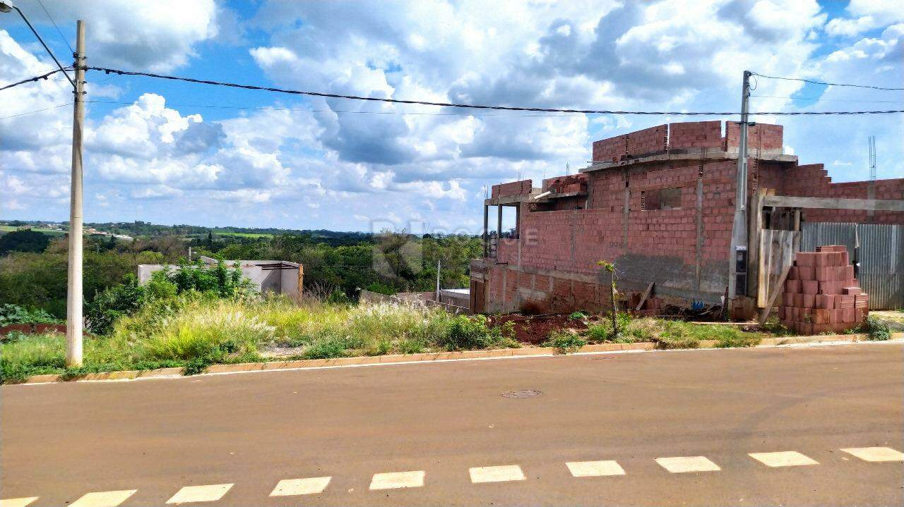 Terreno à venda no bairro Residencial Colinas do Engenho I: 
