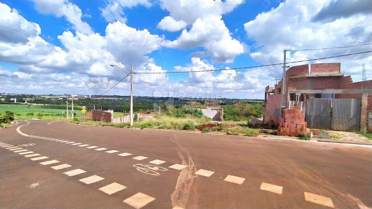 Terreno à venda no bairro Residencial Colinas do Engenho I: 