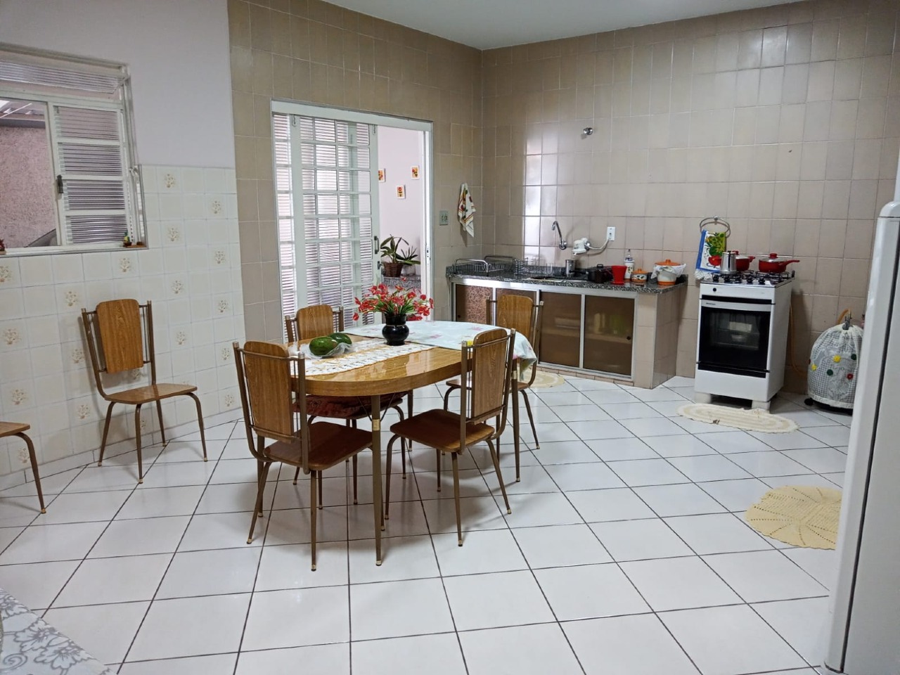 Casa Residencial à venda no bairro Vila Queiroz:  CASA 1 COZINHA E SALA