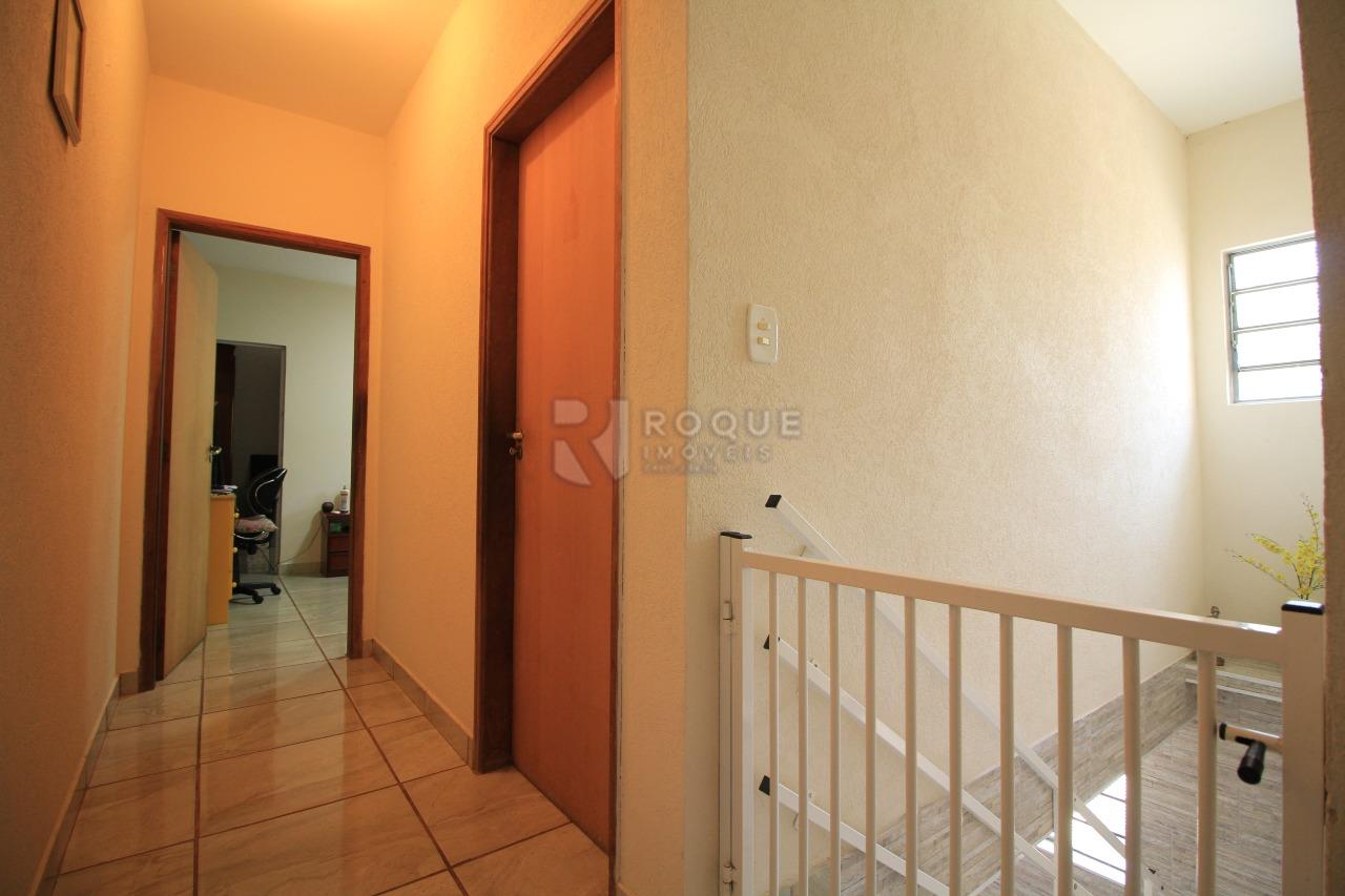 Casa Residencial à venda no bairro Vila Queiroz: CASA 2 - HALL DORMITÓRIOS - ACESSO A COZINHA