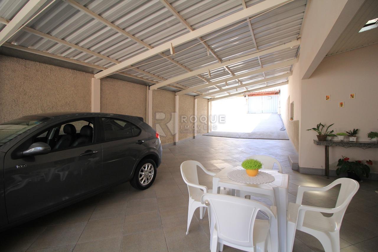 Casa Residencial à venda no bairro Vila Queiroz: GARAGEM / ENTRADA