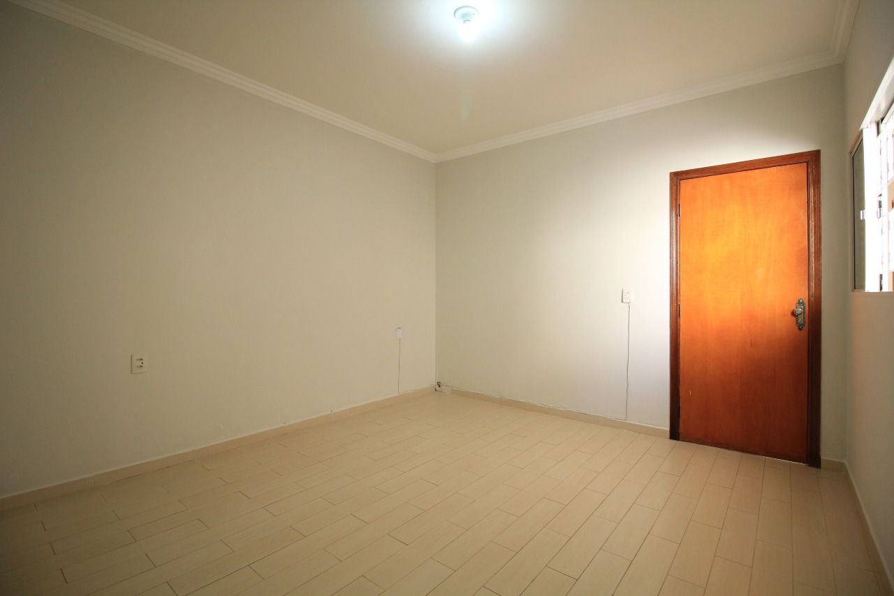 Casa Residencial à venda no bairro Jardim Santa Cecília: DORM3