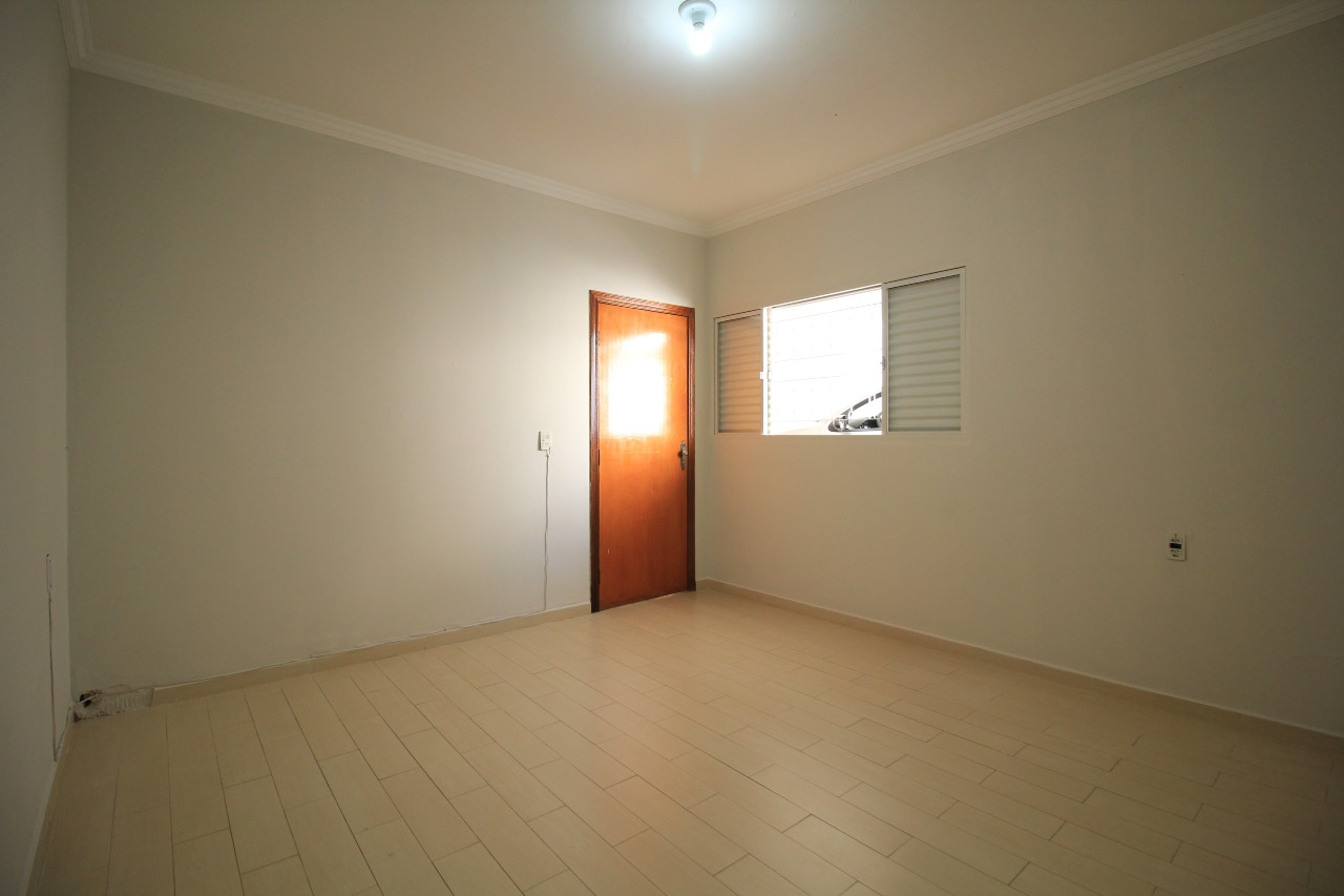 Casa Residencial à venda no bairro Jardim Santa Cecília: DORM3