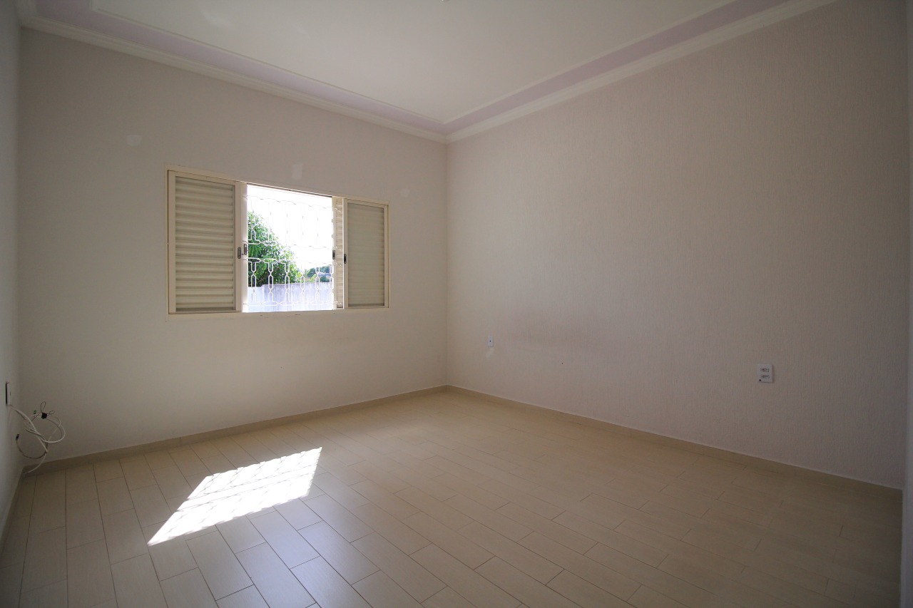 Casa Residencial à venda no bairro Jardim Santa Cecília: DORM2