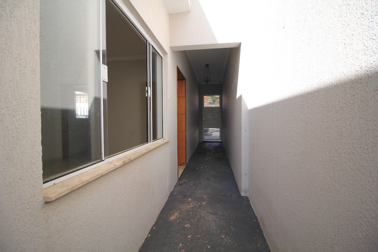 Casa Residencial à venda no bairro Jardim Santa Cecília: CORREDOR LATERAL