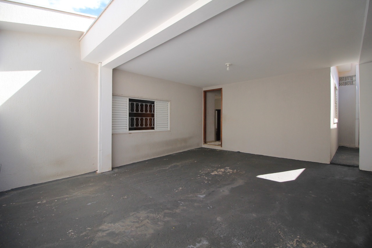 Casa Residencial à venda no bairro Jardim Santa Cecília: GARAGEM E ENTRADA