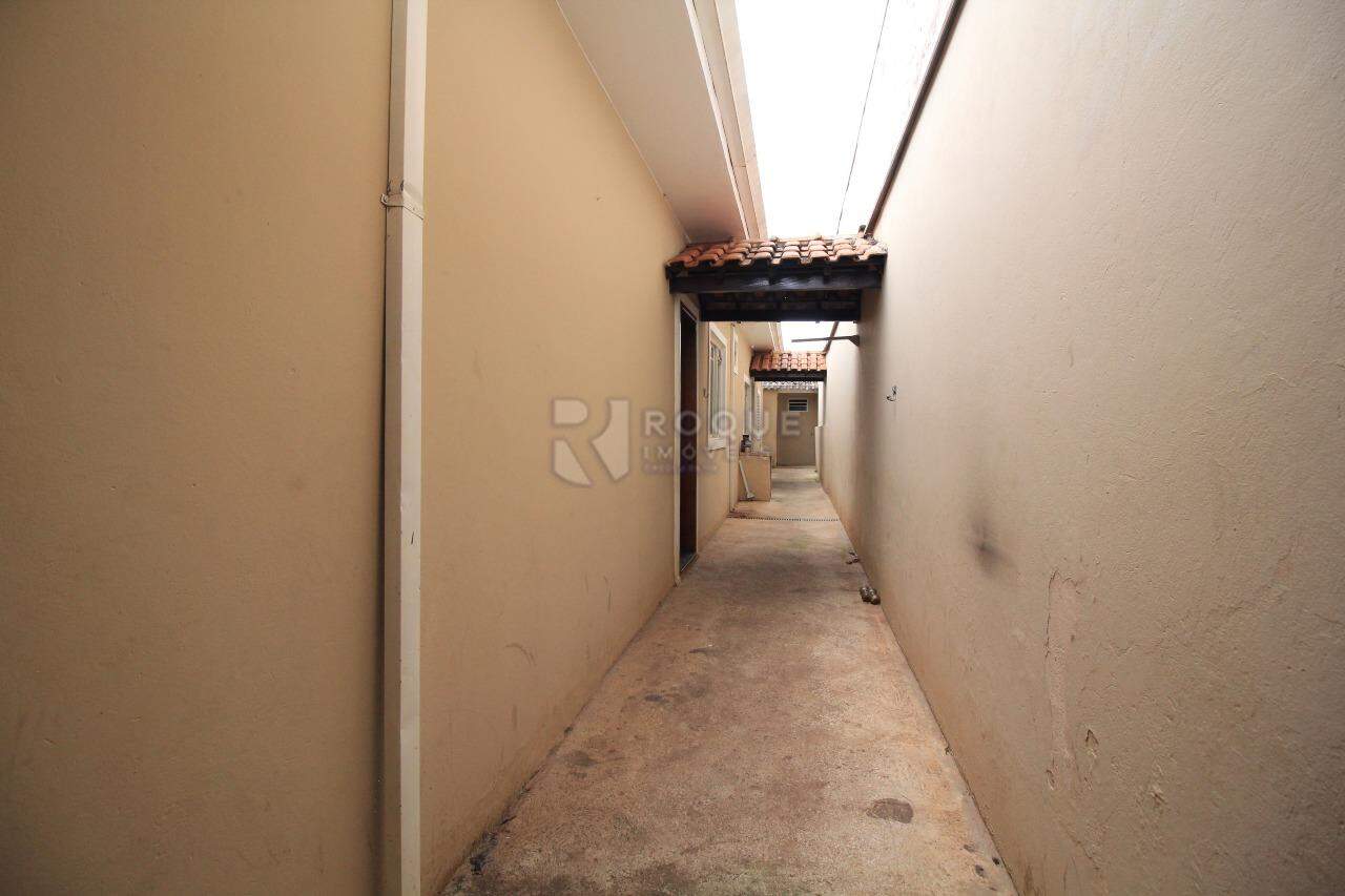 Casa Residencial à venda no bairro Jardim Herminio de Marchi: CORREDOR LATERAL