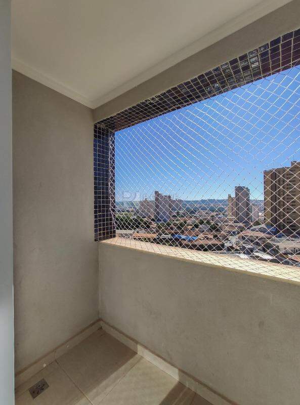 Apartamento para aluguel no bairro Centro: Sacada 