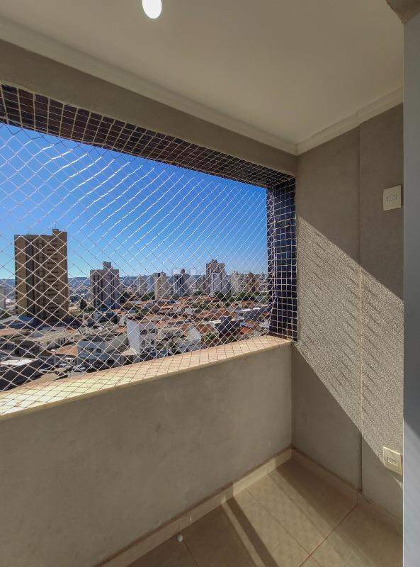 Apartamento para aluguel no bairro Centro: Sacada 