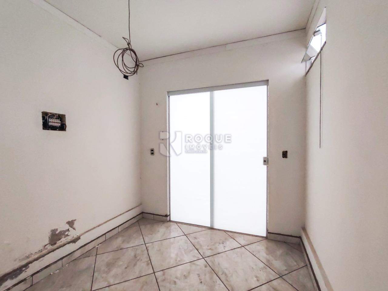 Casa Residencial à venda no bairro Vila Cristovam: SUÍTE EXTERNA