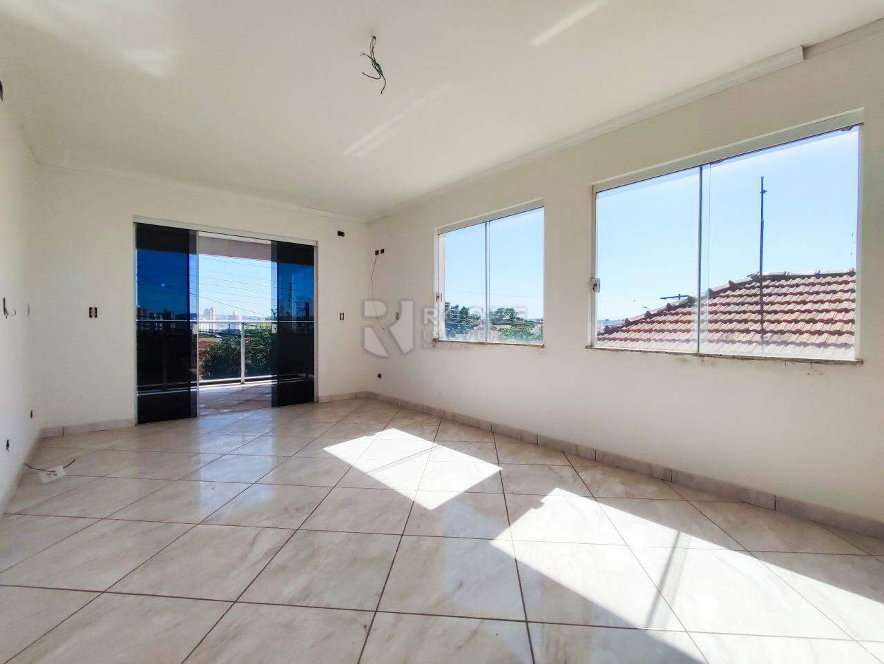Casa Residencial à venda no bairro Vila Cristovam: SALÃO 1 PISO SUPERIOR