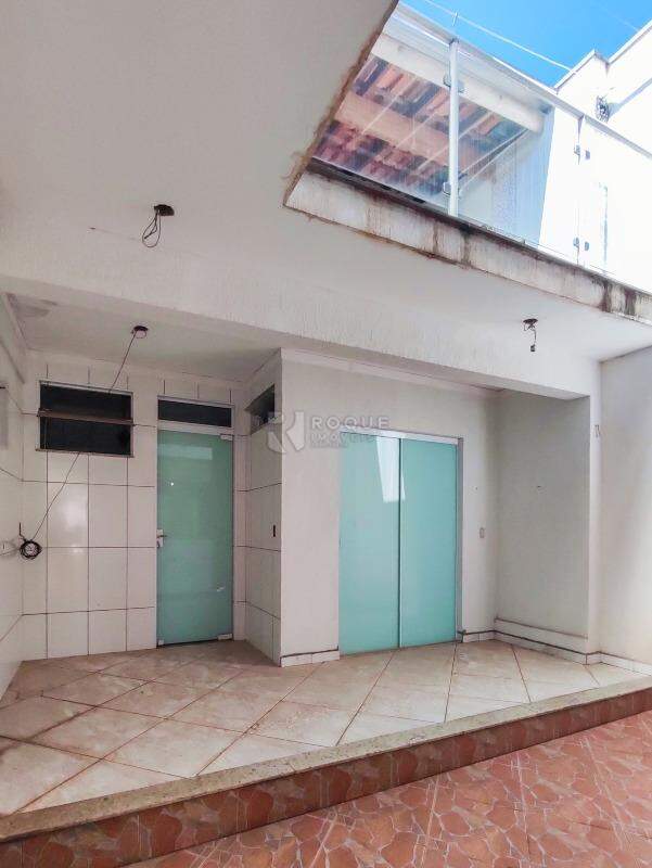 Casa Residencial à venda no bairro Vila Cristovam: SUÍTE EXTERNA